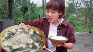 Qiumei Cuisine: having ham hock , seaweed and bean stew today