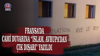 Fransa'da Cami Duvarına \