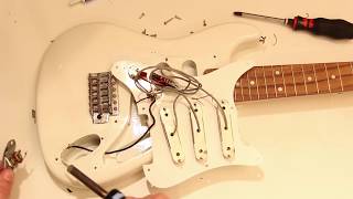 Mini Stratocaster Al Stevens: A short refit Part 1 Demount