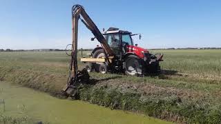 Kanten maaien met Massey Ferguson 5613