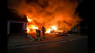 Explosionen in der Nacht: Spektakulärer Garagenbrand in Dorfborn