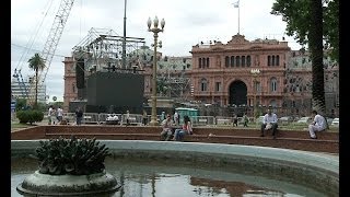 La Plaza de Mayo se prepara para los festejos por los 30 años de democracia