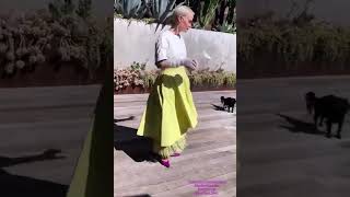 Sarah Paulson twirling in her outfit before the Oscar party promoted by Vanity Fair