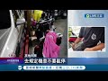 駕駛崩潰...鄰居機車亂停公共走道 開車門必卡 住戶控反應