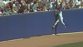 Winfield robs Armas of a homer in 1981 ALCS Game 2