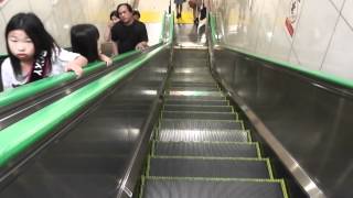 JR高田馬場駅の日立エスカレーター / hitachi escalator in takadanobaba