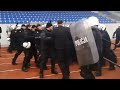 Ćwiczenia oddziałów prewencji policji na stadionie osir włoclawek