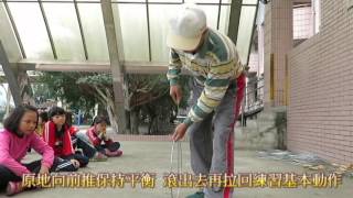 Folk children playing with hoops#Enfants folkloriques jouant avec des cerceaux#フープで遊ぶフォークの子供たち#童玩滾鐵圈