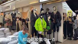 网店店主：广州服装批发市场，冬装大批量新款上市，流行毛毛外套