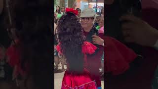 Turista dançando com a Karolina #dança #dancarinos #dance #dancandoforro #portodegalinhas