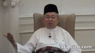 Tengku Razaleigh 2010 - NAJIB AS PM \u0026 1MALAYSIA - SLOGAN OR POLICY?