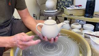 360. Attaching a Handle to a Teapot with Hsin-Chuen Lin 林新春 壺把粘接示範