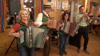 Sänger  u.  Musikantenstammtisch  beim  Buschenschank  Friedl  ---  10.11.2023  ---  1.Teil.