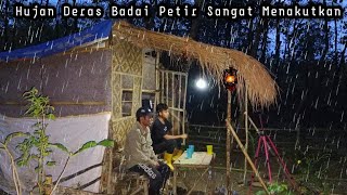 Camping Di Musim Hujan Bapaku Kedinginan Di Dalam Hutan Merawat Kebun Hutan Dan Memask Untuk Makan