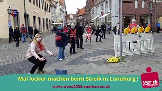 Lockerungsübungen beim Streik in Lüneburg #tröd2020