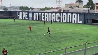 Jogando pelo Hope internacional com 13 anos de zagueiro na competição Copa Atílio Gionedes 2024.