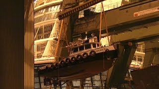 Flying tugboat at Meyer Werft | Fliegender Schlepper