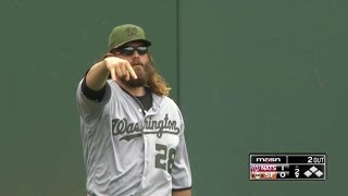 WSH@SF: Werth makes leaping catch at wall to rob hit