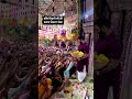 बाँके बिहारी जी के भक्तों में प्रसाद वितरण सेवा सौभाग्य bankebihari shorts vrindavan krishna