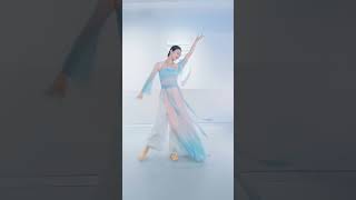 #中国古典舞 小城谣-好多鱼 chinese classical dance #dancer #classicaldance #chineseclassicaldance #古典舞 #国风 #舞蹈