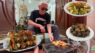 Gã Đầu Bạc làm Món Dồi Sụn Nướng và Lòng Nướng Ngũ Vị