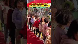 幼儿园“怒发冲冠”炸毛版，小朋友们各个变成了“小刺猬”。网友：孩子就是用来玩的。