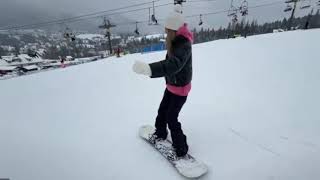 Copie de Baby Girl's First Steps in Learning Ice Skating