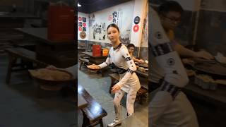 A Robotic Waiter Serves Food at a Chongqing Hotpot Restaurant in China! #robotse