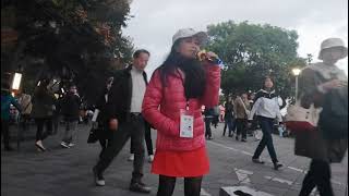 [張嘉祐]=週末假日~捷運圓山站，花博公園街藝演唱~(癡情台西港)~。