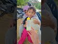 Adek zayna minum susu