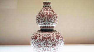 [Antique Appreciation]Underglaze Red Gourd-shaped Vase with Flower and Fruit Design