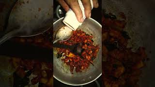 മാങ്ങ അച്ചാർ ഇങ്ങനെ ഒന്ന് ഇട്ടു നോക്കു | Kerala Traditional style Mango Pickle  #shorts #viral