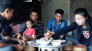 ตำแตงปิ้งไก่ กินข้าวเช้ากับสองเขยปั้นเข้าใหย่ | ມາກິນເຂົ້າເຊົ້ານຳກັນເດີພີ່ນ້ອງ.