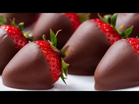 When should you make chocolate covered strawberries?
