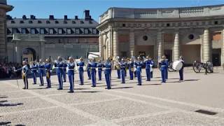 Högvaktsavlösning / Changing of the Guards / Livgardets Dragonmusikkår - del 1