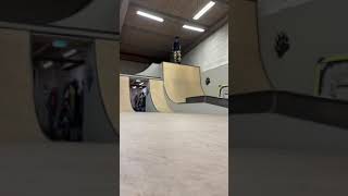 Inline skating beginner tips: Sit drop-in