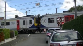 Spoorwegovergang//RR-crossing//Passage a niveau Houraing, Chemin De Chièvres, B