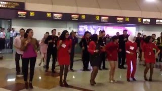 Indonesia Airasia Surabaya Mob dance