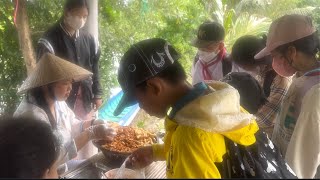 THAY CÔ PHƯỢNG GỬI HƠN 80 Ổ BÁNH MÌ CHAY ĐẾN BÀ CON NGAY LÚC CÁC EM ĐI HỌC LÀM KHÔNG KỊP TAY | BQCM