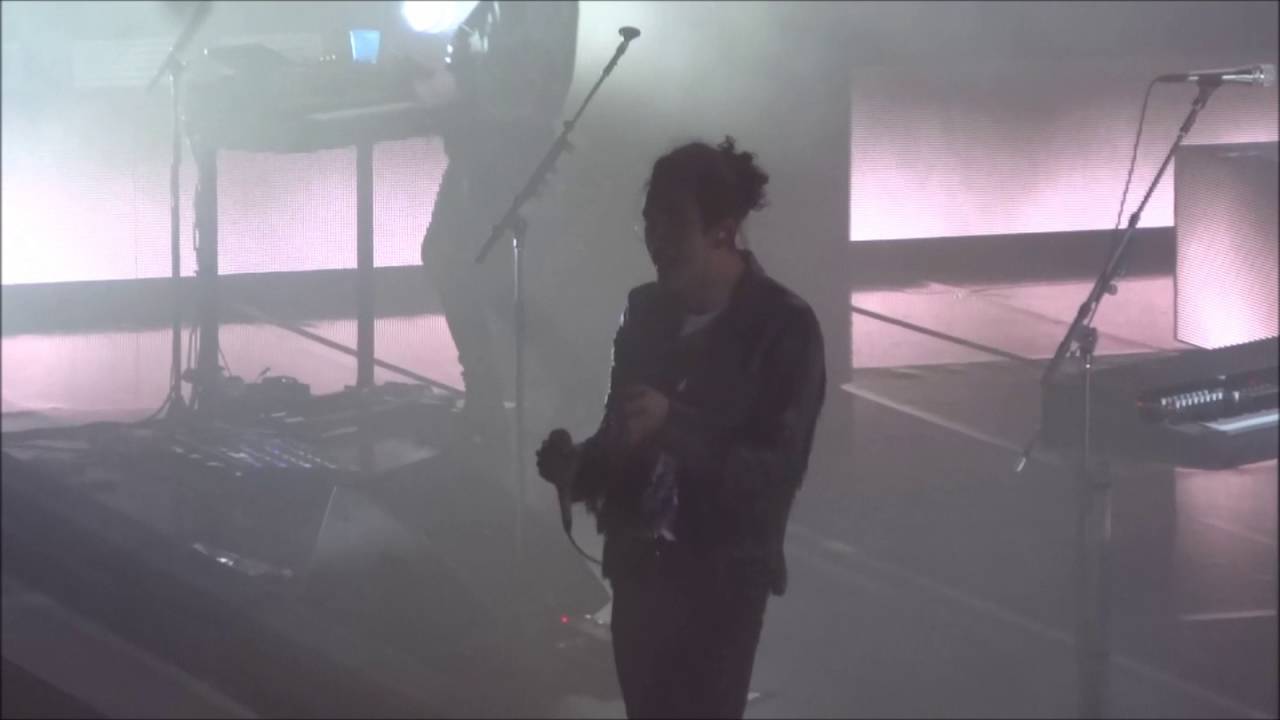 So Far (It's Alright) - The 1975 [LIVE] - YouTube