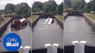 Moment couple's narrowboat sinks in 25 seconds at Fobney lock