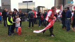 Flexibele Ajax-supporter gaat los bij huldiging