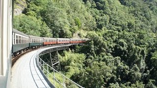 澳洲昆士蘭~庫蘭達景觀火車穿越山谷看巴倫瀑布