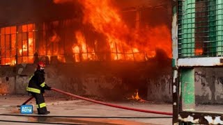 Napoli, vasto incendio nel campo rom di via Gianturco