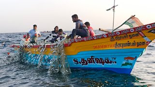 அதிகஅளவில் பிடித்த மத்திமீன்கள் கூட்டம் 3 படகில் எத்தினோம்/SARDINES SCHOOLFISH CATCHING AT SEA