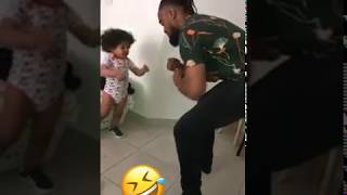 Alonzo dance avec son fils sur oblah