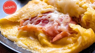 You MUST try this ham and cheese omelette! 🍳