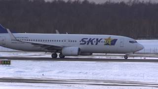 SKYMARK AIRLINES ALL STAR CAST Boeing 737-800 IN New Chitose Airport!