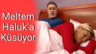 Meltem Haluk'a Küsüyor (Çocuklar Duymasın 2.Sezon 40.Bölüm)