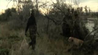 Jase Robertson Shoots a Coyote